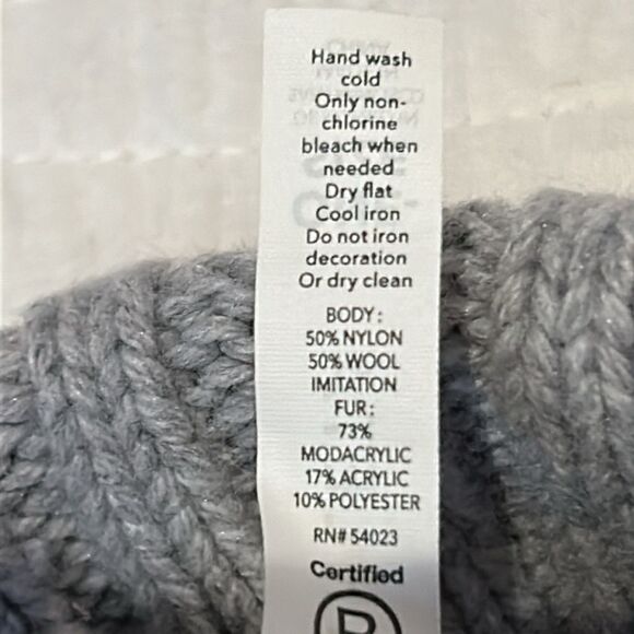 Athleta light gray beanie with darker gray pom wool blend - Picture 6 of 6
